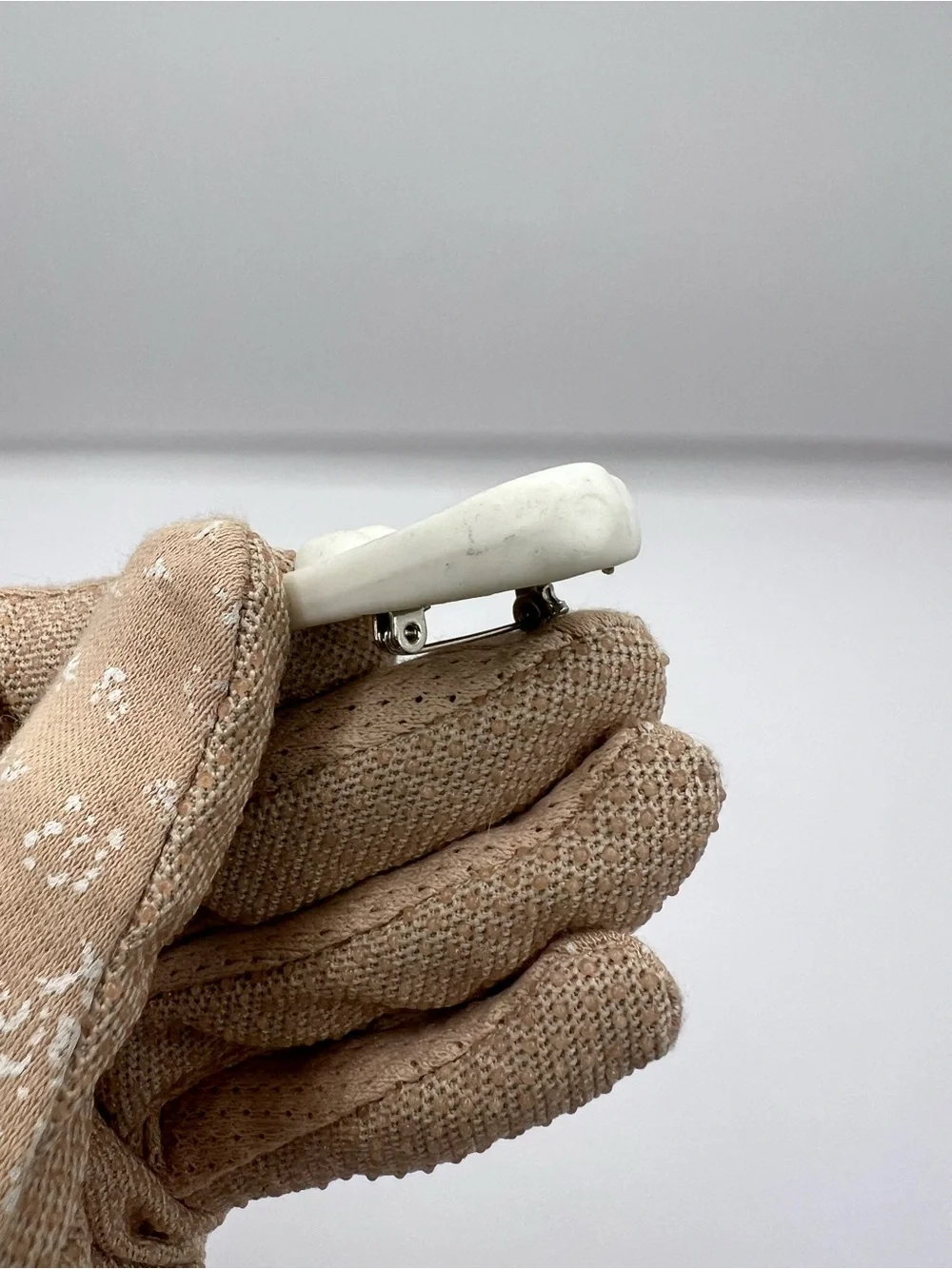 Vintage Current Inc ASL I Love You Ceramic Hand Pin Brooch